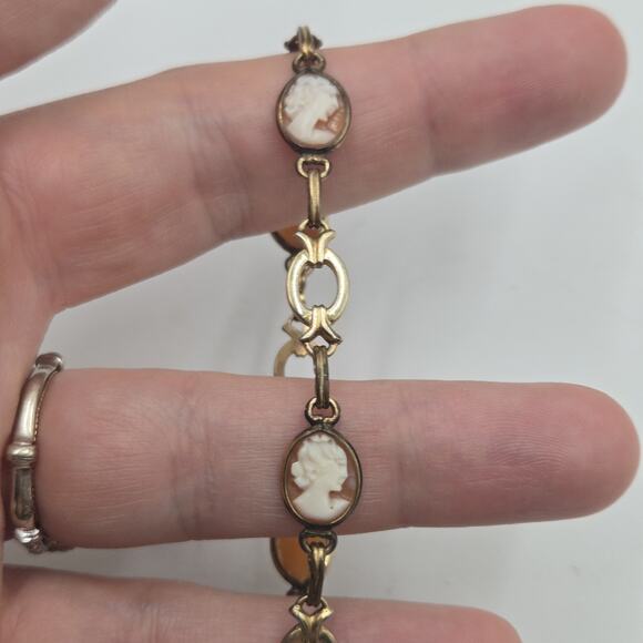 Vintage 12K Gold Filled Carved Shell Cameo Bracelet Delicate Link Bracelet 7.25" - Picture 2 of 5